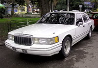    -     - Lincoln "Town Car"